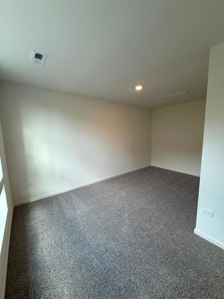 Building Photo - 347 Summit Cir