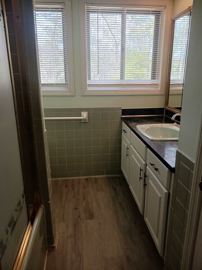 Building Photo - Charming 4BR/2.5BA Retreat on 2 Acres-Available Now!