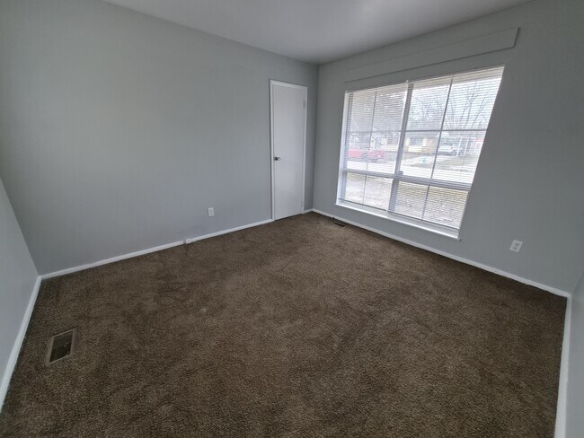 Building Photo - 3525 Luewan Ct