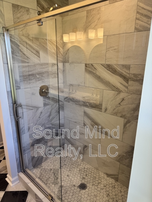 Building Photo - 204 Landmark Dr