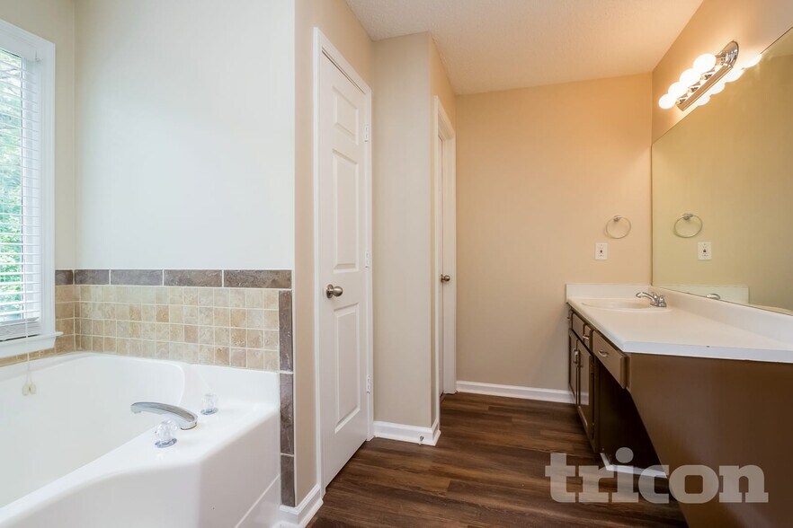 Building Photo - 53 Abbington Ln