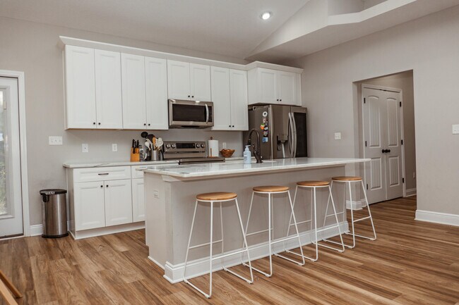 Building Photo - 2810 Pinnacle Point Dr