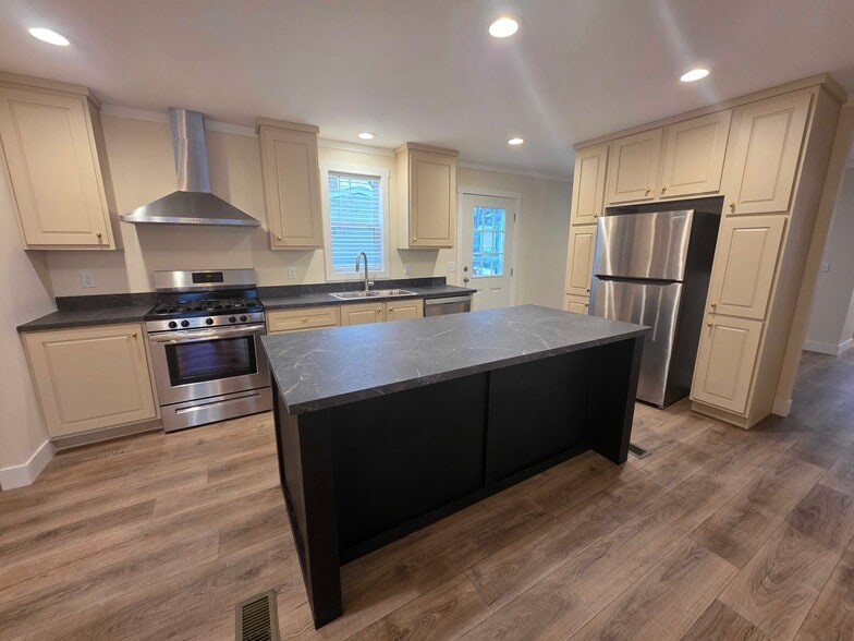 Building Photo - 3644 Chestnut St