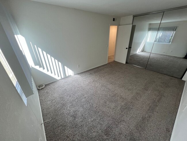 Building Photo - 11170 Poplar St