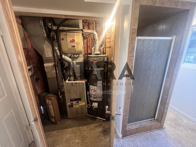 Building Photo - 9111 Parakeet Dr