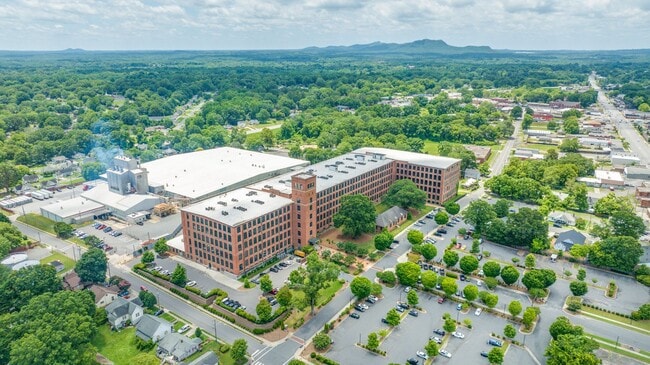 Building Photo - Move in ready in Gastonia’s Rapidly Growing FUSE District