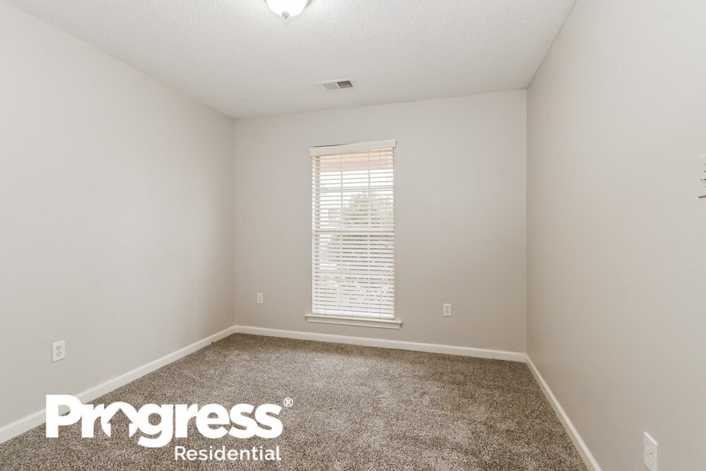 Building Photo - 4060 Triple Crown Loop N