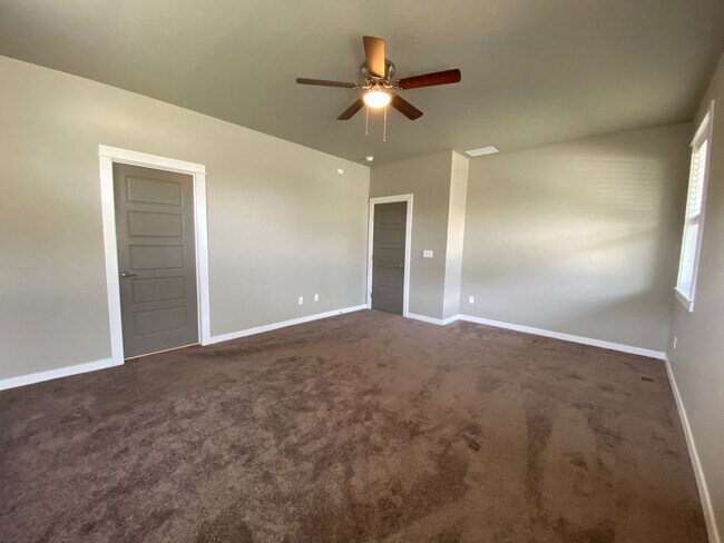 Building Photo - Lovely Single Level 3 Bed 2 Bath Home in M...