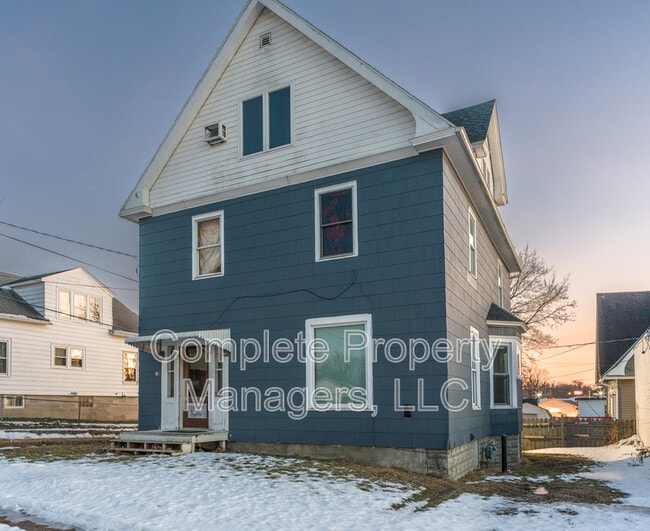 Building Photo - 102 E 4th St