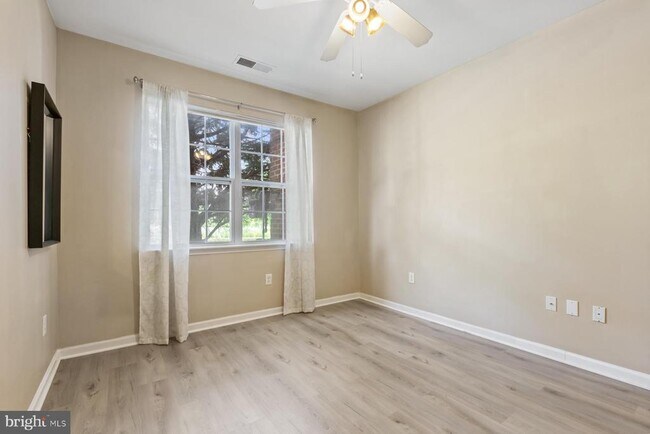 Building Photo - 12945 Centre Park Cir