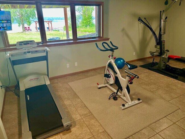 Building Photo - 222 Grouse Dr