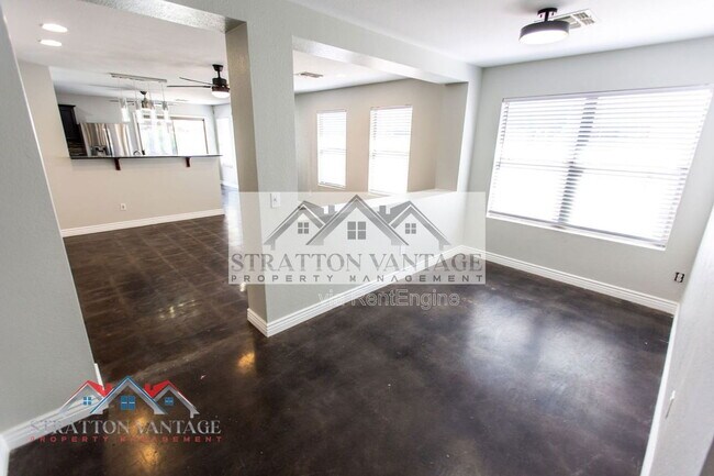 Building Photo - 4821 N 92nd Ln