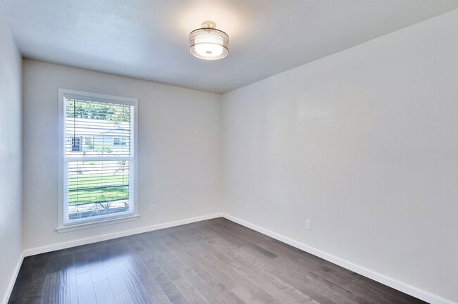 Building Photo - 2815 Inridge Dr