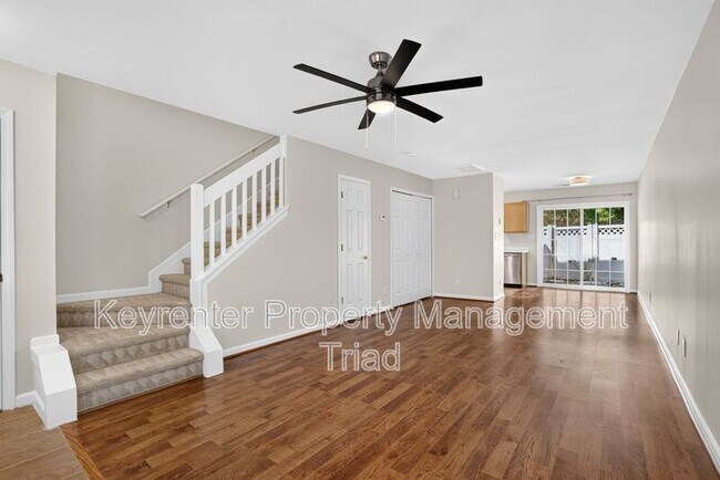 Building Photo - 104 Tannenbaum Cir