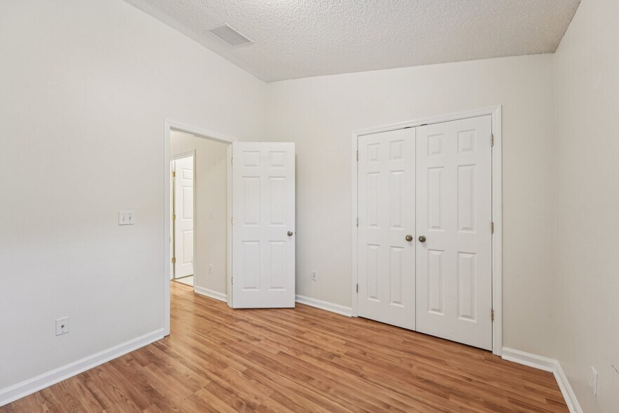Building Photo - 808 South Edenbridge Way