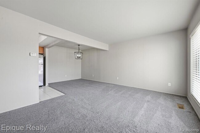 Building Photo - 29792 City Center Dr