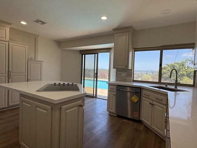 Building Photo - 1165 Catalina Blvd
