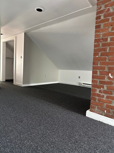 Building Photo - 287 S Winooski Ave