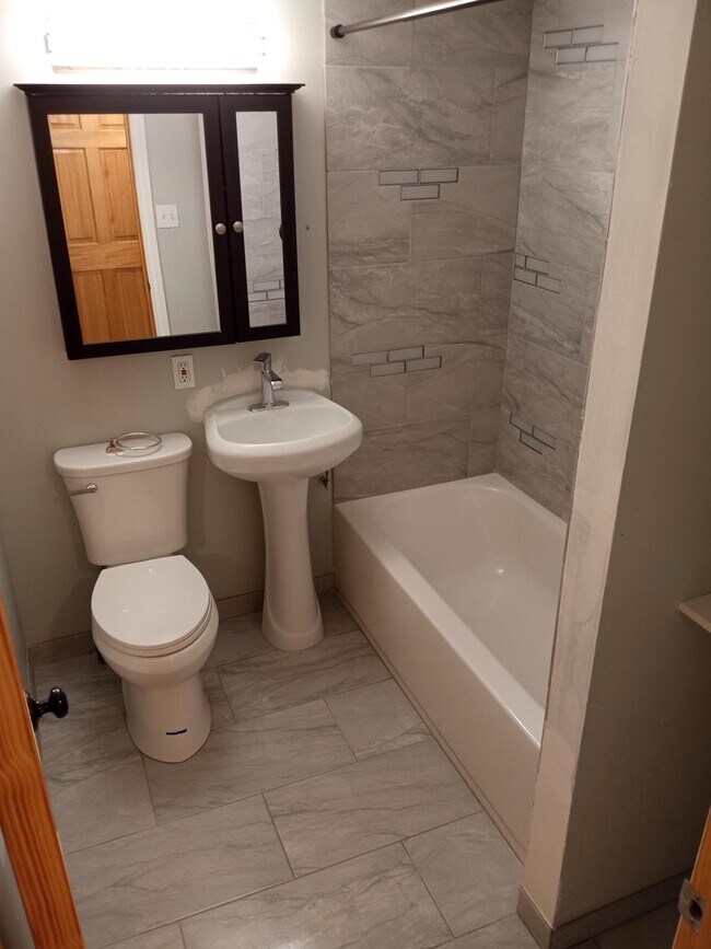 2 full baths! - 1400 Zenobia St
