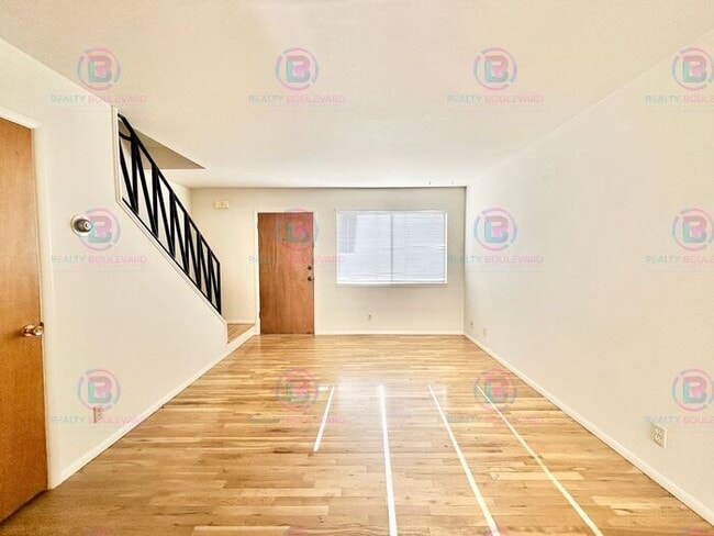 Building Photo - Delightful One-Bedroom + Office Near Idlew...
