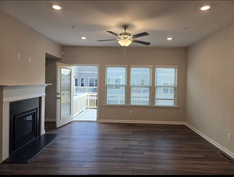 Building Photo - 256 Commons Ave