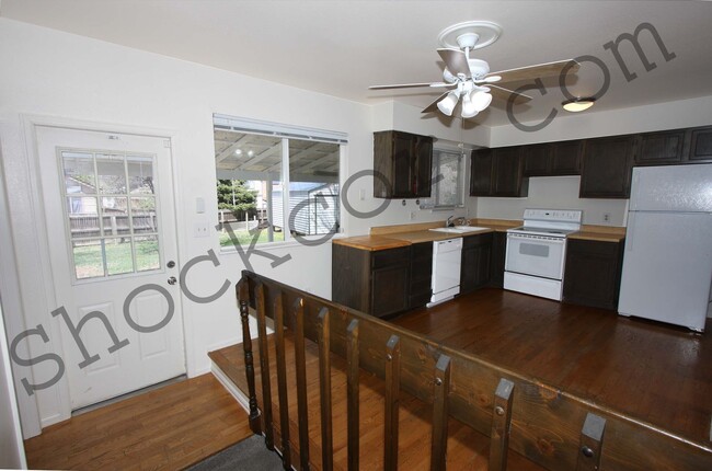 Building Photo - Single Family Aurora