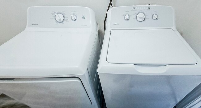 Building Photo - 605 Orangewood Dr