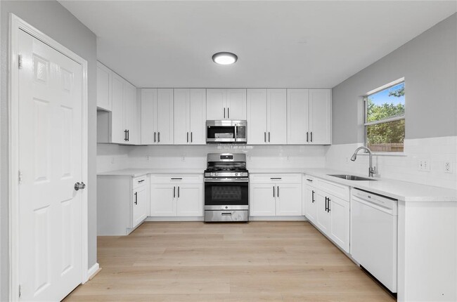 Building Photo - 1406 Hemple Dr
