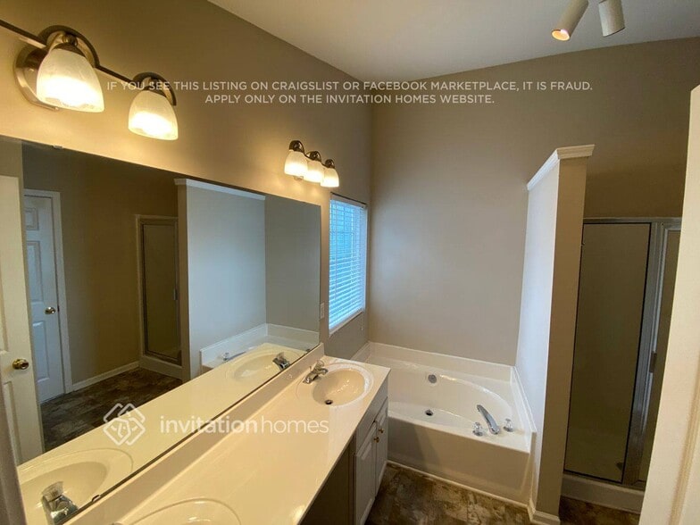 Building Photo - 12601 Cedar Crossings Dr