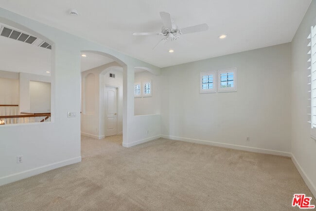 Building Photo - 674 Via de Tierra