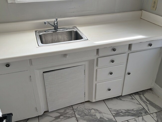 Building Photo - 1 bed 1 bath - Near Plaza District!