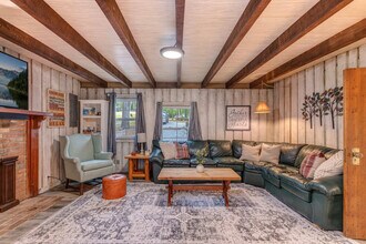 Building Photo - 44 Gabby Ln