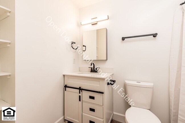 Building Photo - 15110 Tally Ho Dr