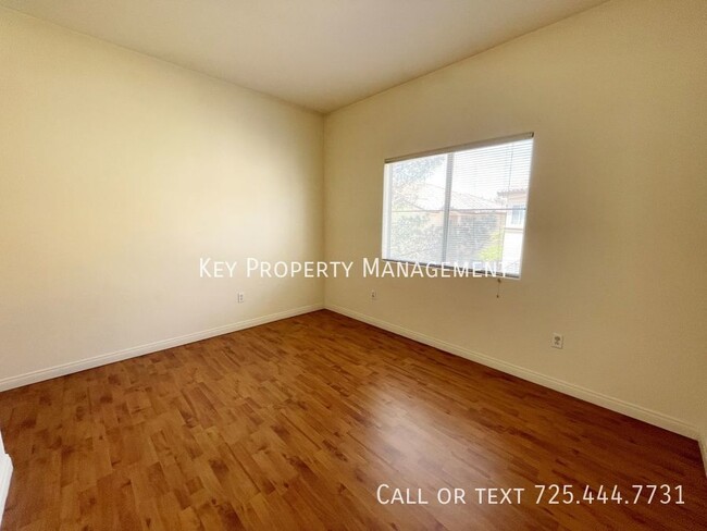 Building Photo - UPGRADED 2 BEDROOM IN SW W/ DETACHED GARAG...