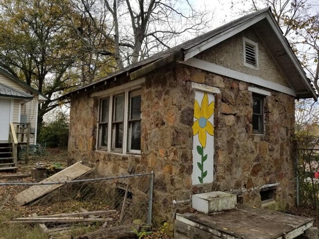 Building Photo - 1805 Cherry St