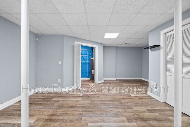 Building Photo - 932 Granny White Rd
