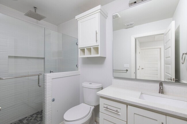 Building Photo - 1822 Sunset Dr