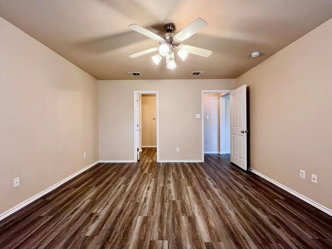 Building Photo - 4922 Celtic Cor