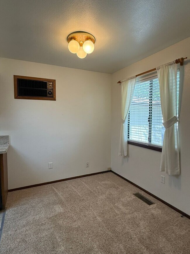 Building Photo - 3679 Grant Dr