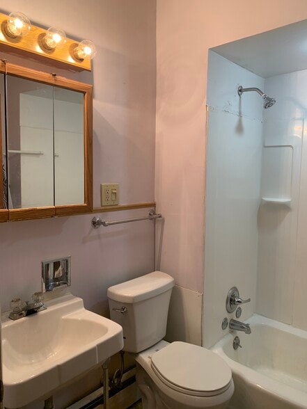 Building Photo - 814 Green Ridge St