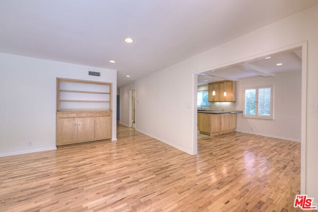 Building Photo - 221 S Carmelina Ave