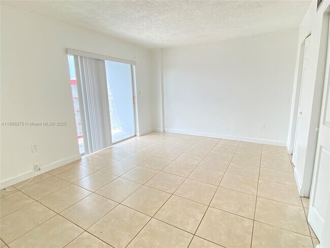 Building Photo - 1655 W 44th Pl