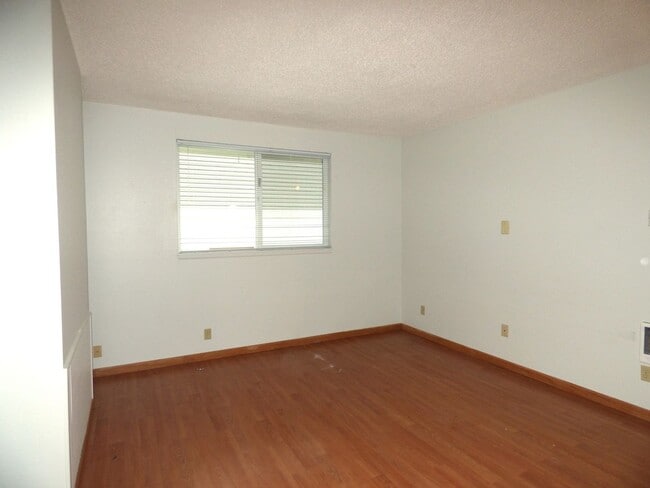 Building Photo - Cumjul05 - 1053-1055 Lansford Dr SE