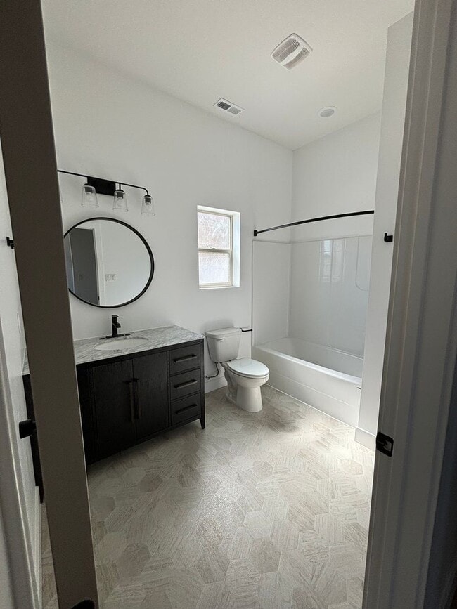 Building Photo - Beautiful Custom Home!