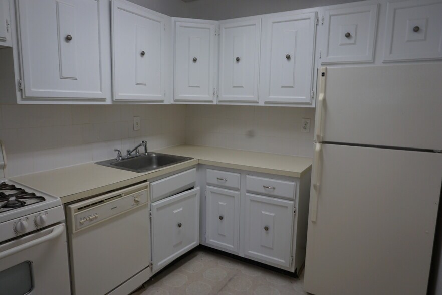 Building Photo - 4330 Hartwick road