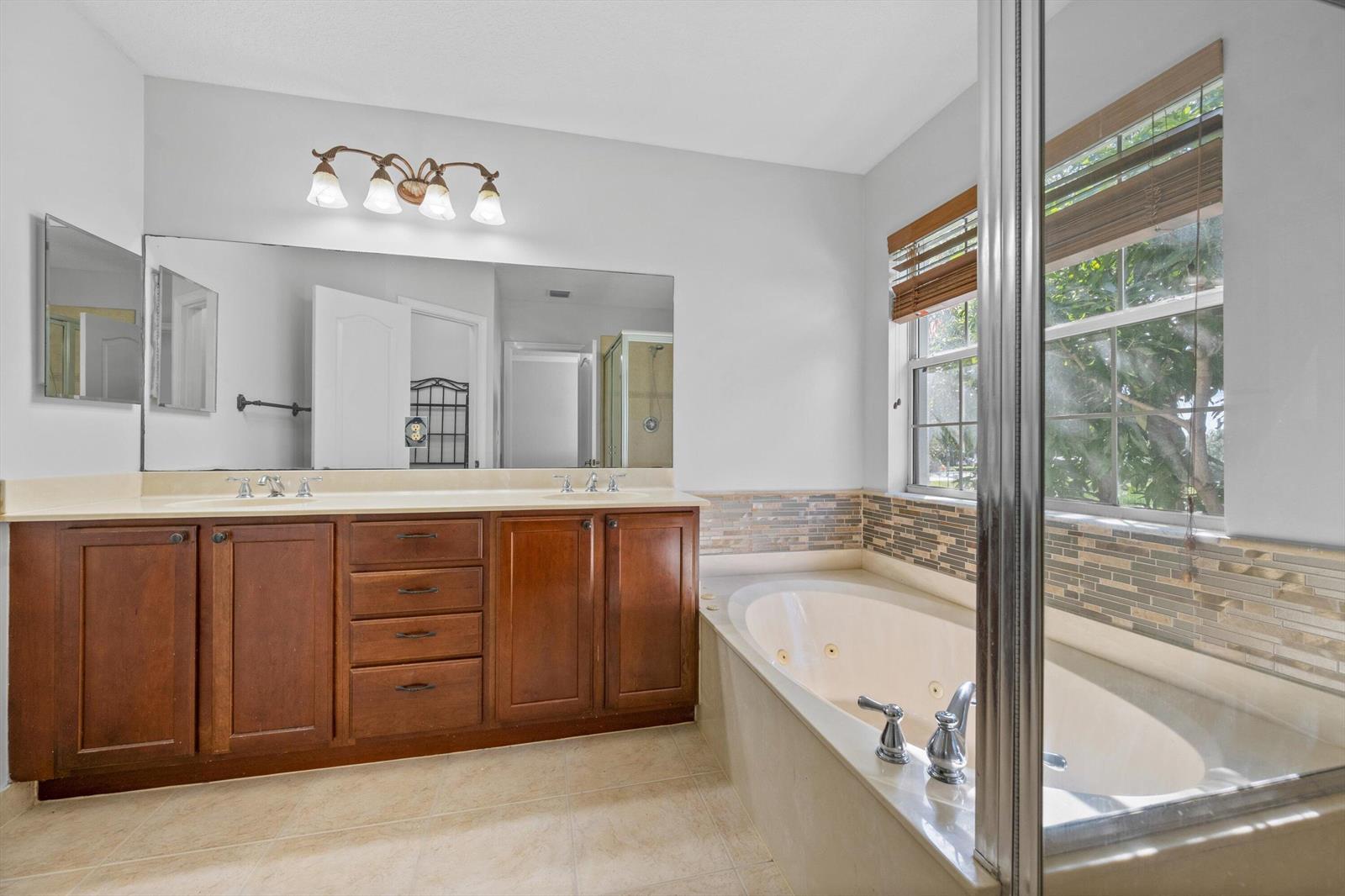 Building Photo - 4205 Bamboo Palm Ct