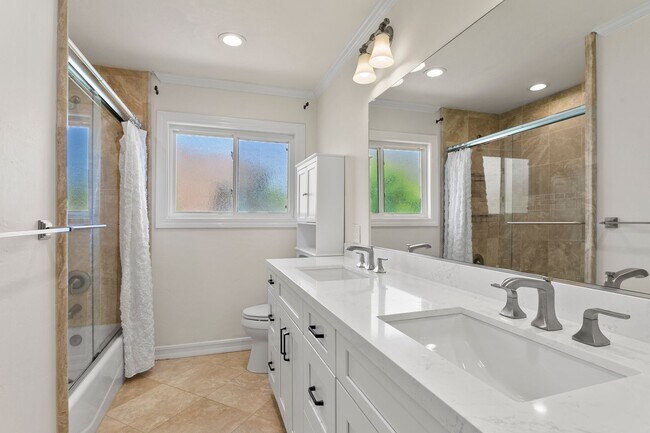Building Photo - Beautiful 4-Bedroom Home with Private Pool...