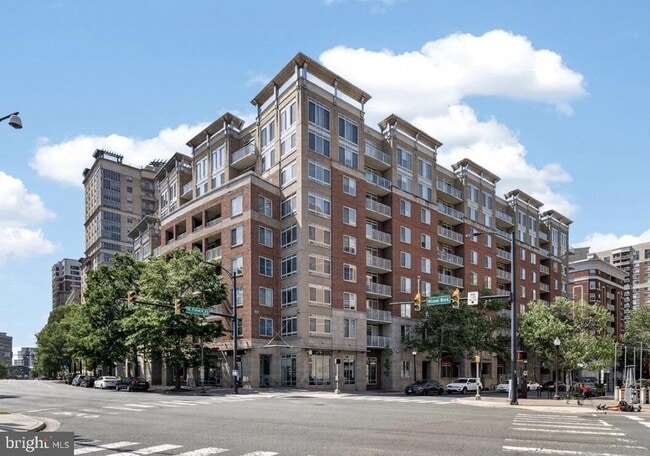 Building Photo - 820 N Pollard St