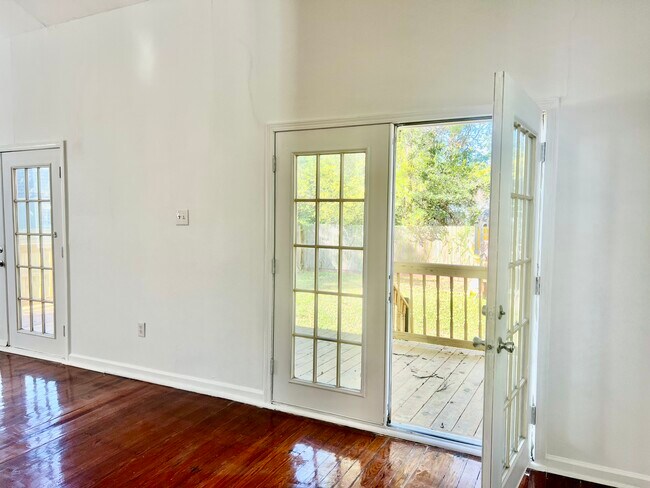 Building Photo - 1817 S Rendon St