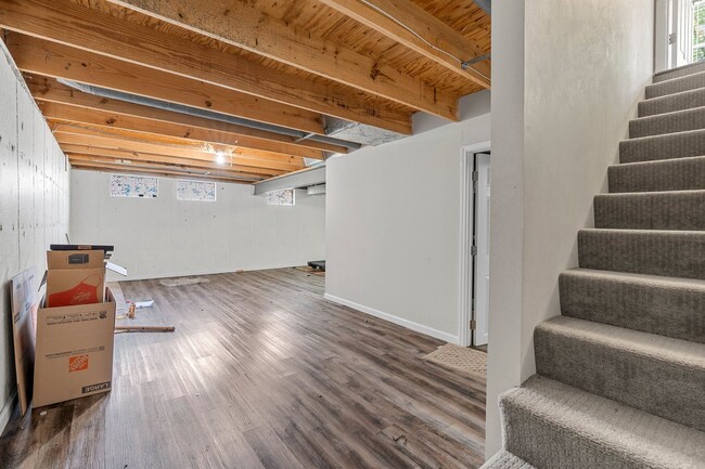 Building Photo - Spacious 4-Bed, 3-Bath Family Home